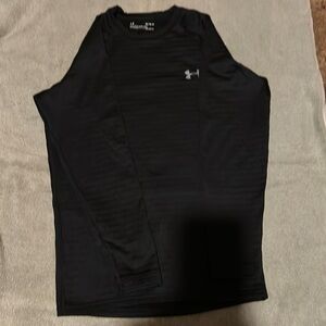 Under Armor Men’s Base 4.0 heavy T-shirt.
